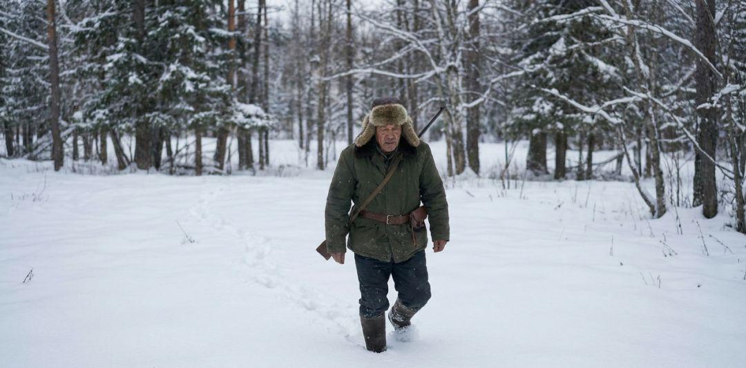 9d31ea4cj00t7i9ff0028d000u000etp 如何用AI生成电影感大片?教你做一条电影质感的AI短片教程